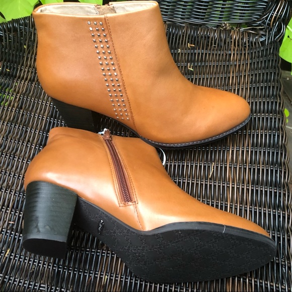 ๐บ Vionic Leather Ankle Booties ๐บ - Picture 14 of 15